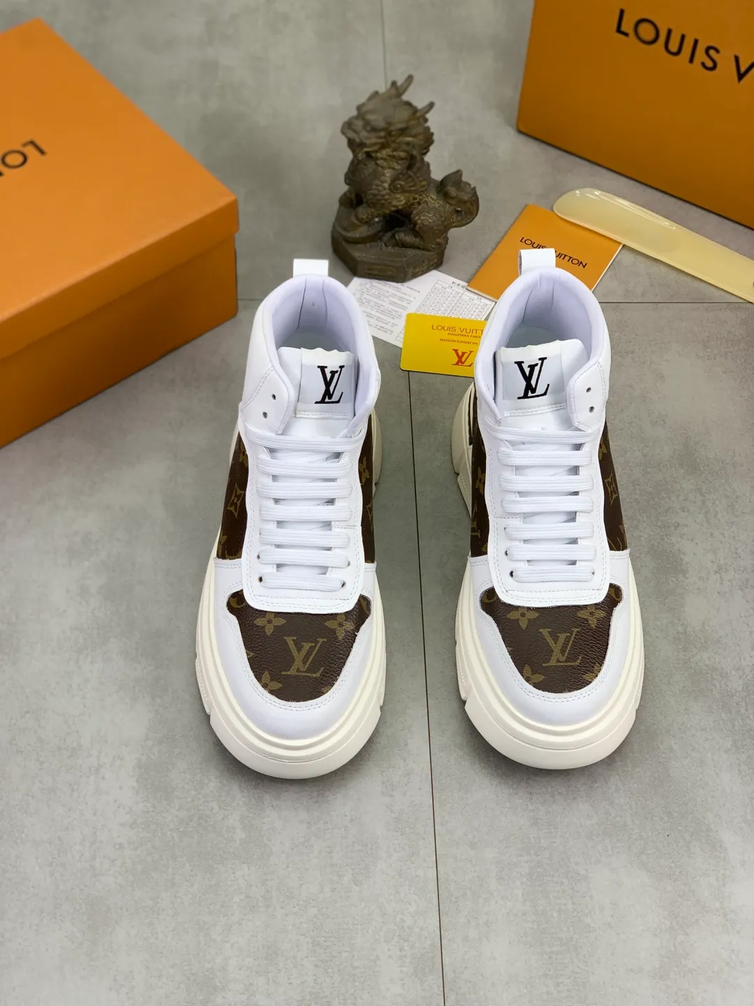 Men's shoes💰P420 💰[New model] (LV) The latest model from the official website🎁🎁Casual and fashionable men's shoes👟, hot style💥The version is simple and elegant, exclusive for trendy men. Unique official website latest brand elements 👑Gucci original decoration, fashionable and generous, the fabric is original frosted calfskin ✅Fully imported first-layer pigskin lining, the official website specifies wear-resistant, lightweight original rubber casual outsole, the classic model is taken in kind🎬38-44 2️⃣ colors available